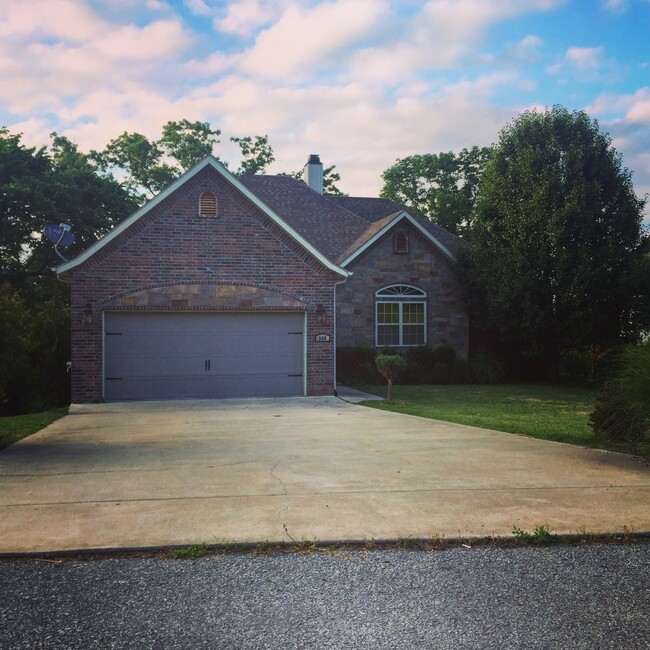 COMING SOON!!!!! 6 Bedroom Beauty! Great N... - COMING SOON!!!!! 6 Bedroom Beauty! Great N... House