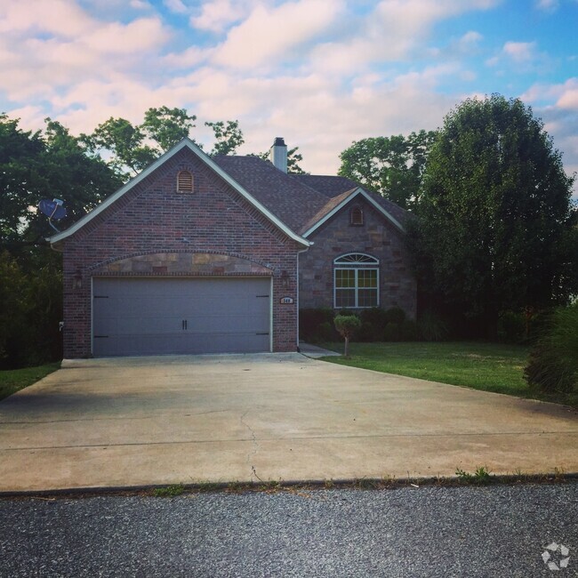 Building Photo - COMING SOON!!!!! 6 Bedroom Beauty! Great N... Rental