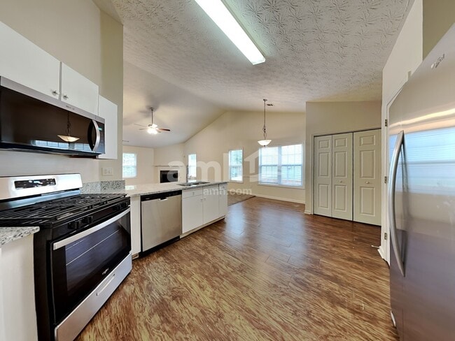 Photo - 2720 Kentshire Way