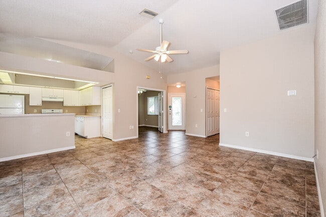 Photo - 187 Cougar Way