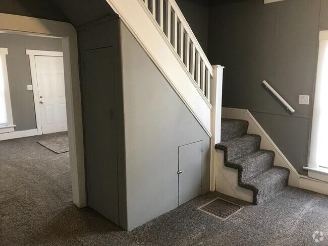 Building Photo - Olney 1135 Unit 1135 N. Olney St. Rental