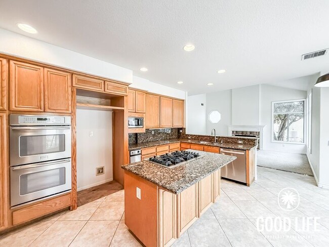 709 S Hidden Creek Cir