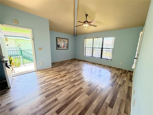 Building Photo - 3968 NW 87th Ave Unit 3968