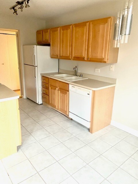 Photo - 1264 W Byron St Unit 1