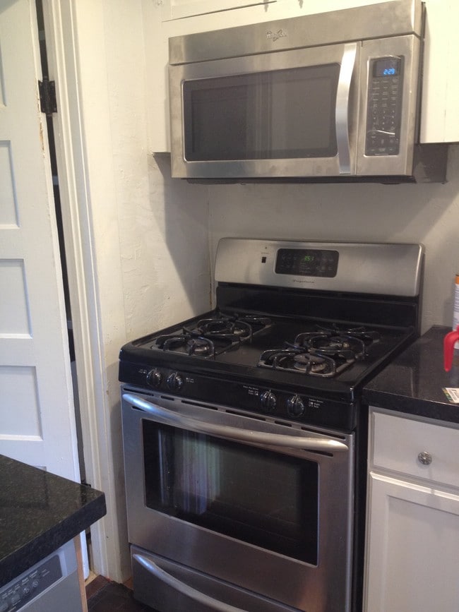 Photo - 1359 E 9th St