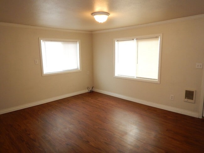Photo - 2 Bedroom Home with Large Yard - Available...