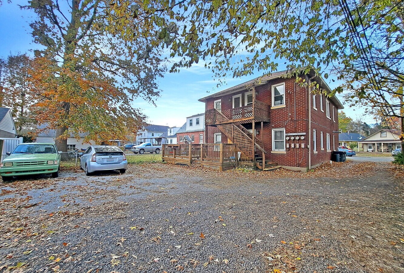 Photo - 724 Brookline Ave