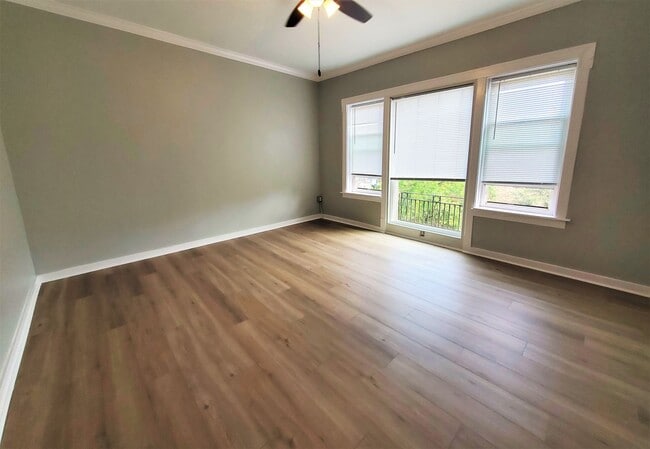 Photo - 2064 W Hutchinson St Apartment Unit 3