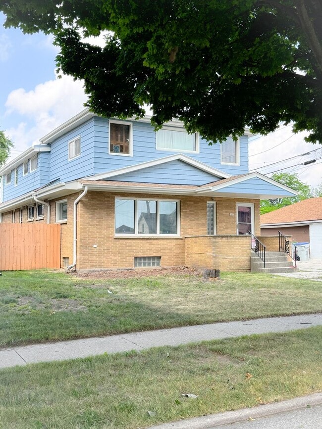 Building Photo - 3957 N 62nd St Unit Lower Rental