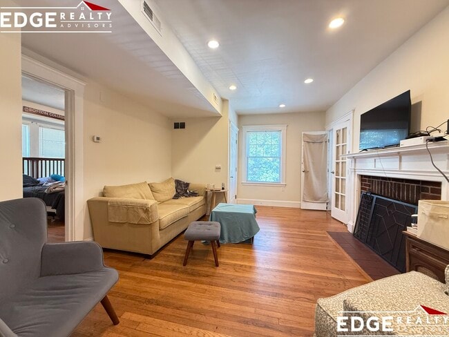 Building Photo - 45 Radnor Rd Unit 2