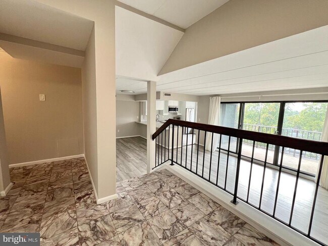 Building Photo - 118 Roberts Ln Unit 300