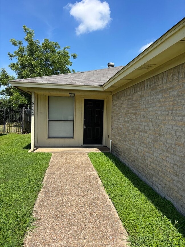 Photo - 6440-6442 Woodbeach Dr Unit 6442 Woodbeach Drive