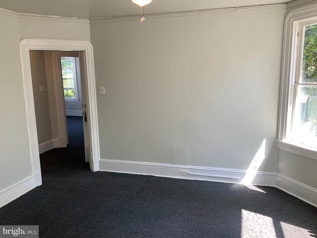 Photo - 433 Bentley Ave