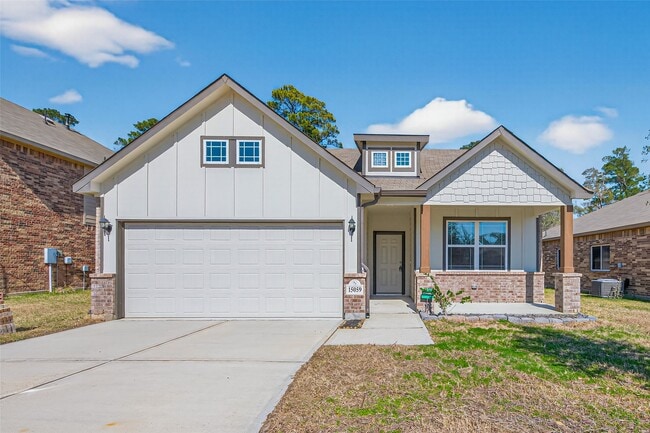 Building Photo - 15059 Meadow Glen N