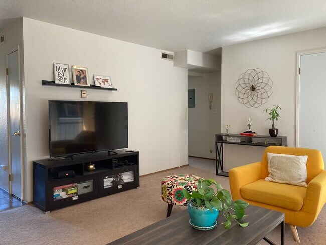 Photo - 6211 Telegraph Ave Unidad 24