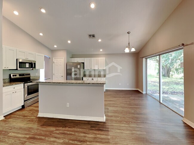 Photo - 204 Silver Palms Cir