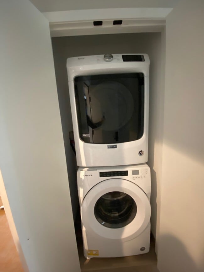 Lavadora y secadora en la unidad - 2602 Huntingdon Ave Unidad 1-Bed
