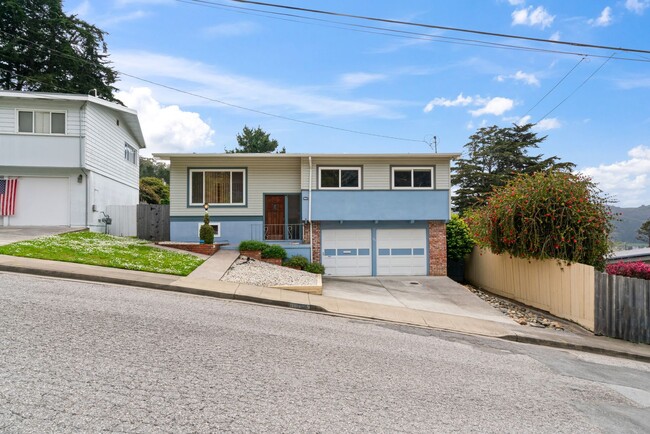 Coastal Charm in Linda Mar - Spacious Home... - Coastal Charm in Linda Mar - Spacious Home...