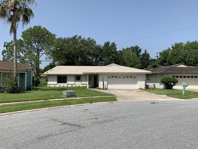 Building Photo - 5572 Memorial Dr