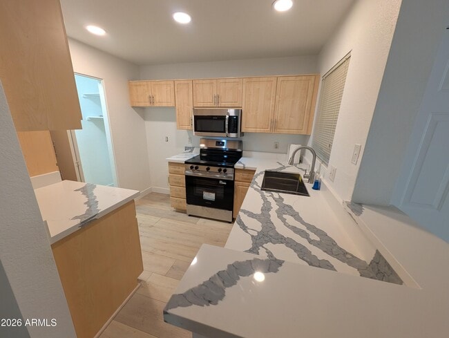 Photo - 1880 E Morten Ave Unidad 101