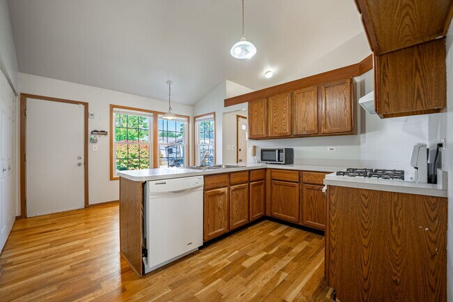 Photo - 220 Longford Ct