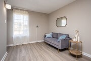 1BR, 1BA - 640SF