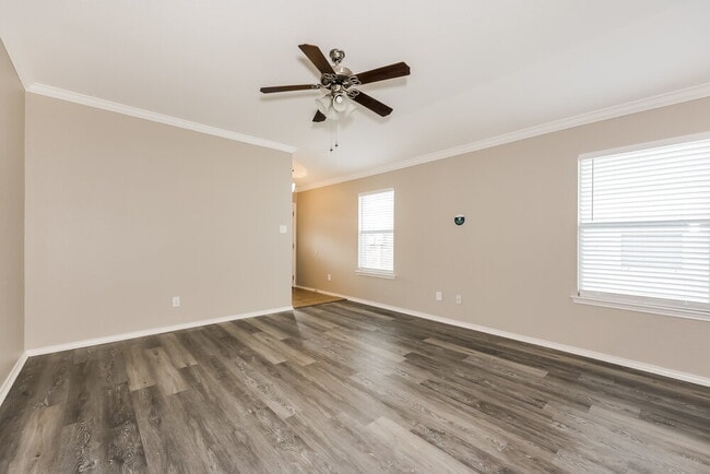2105 Charmion Ln