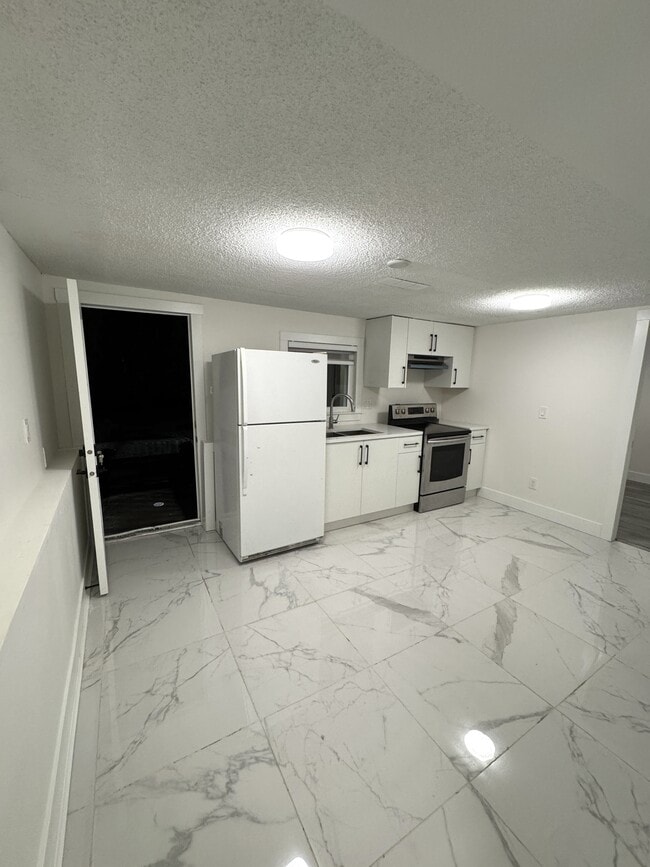 Photo - 24765 Halnor Ave Unit Lower-Right