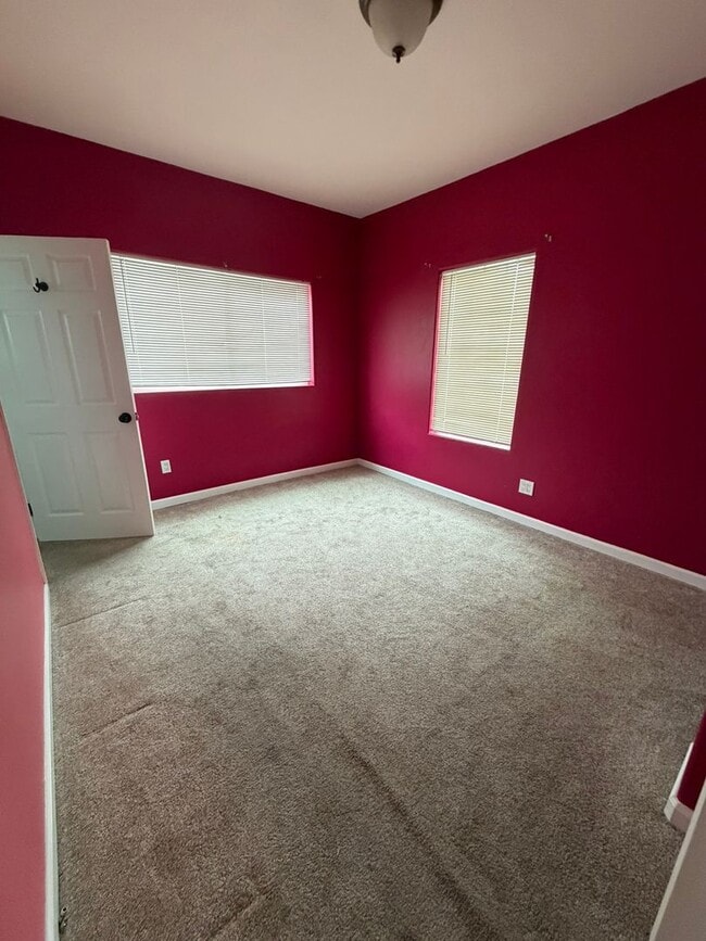 Photo - 3 Bedroom, 2 Bathroom Home - Located near Sky Lakes and Oregon Tech!