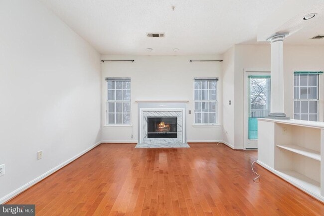 Photo - 1705 Lake Shore Crest Dr Unidad 25