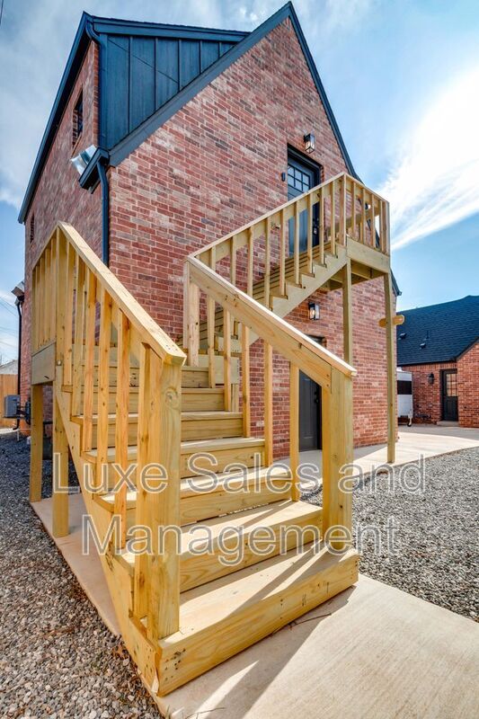 Photo - 911 NE 16th St