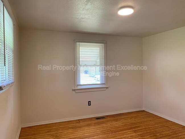 Photo - 410 W Watson St
