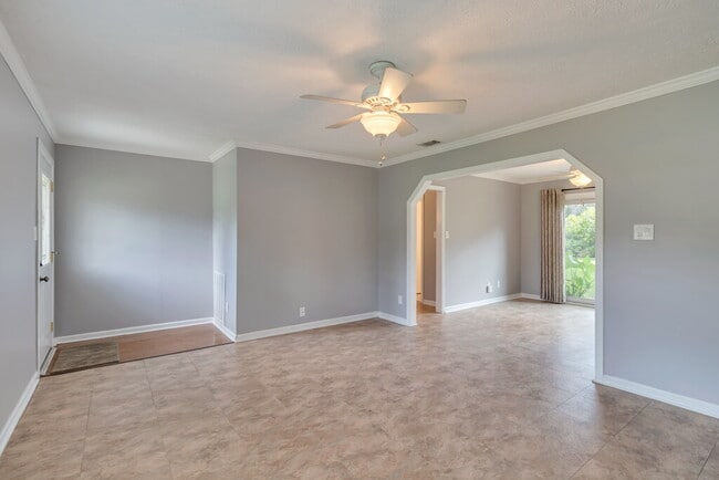 Photo - 319 Tanglewood Rd