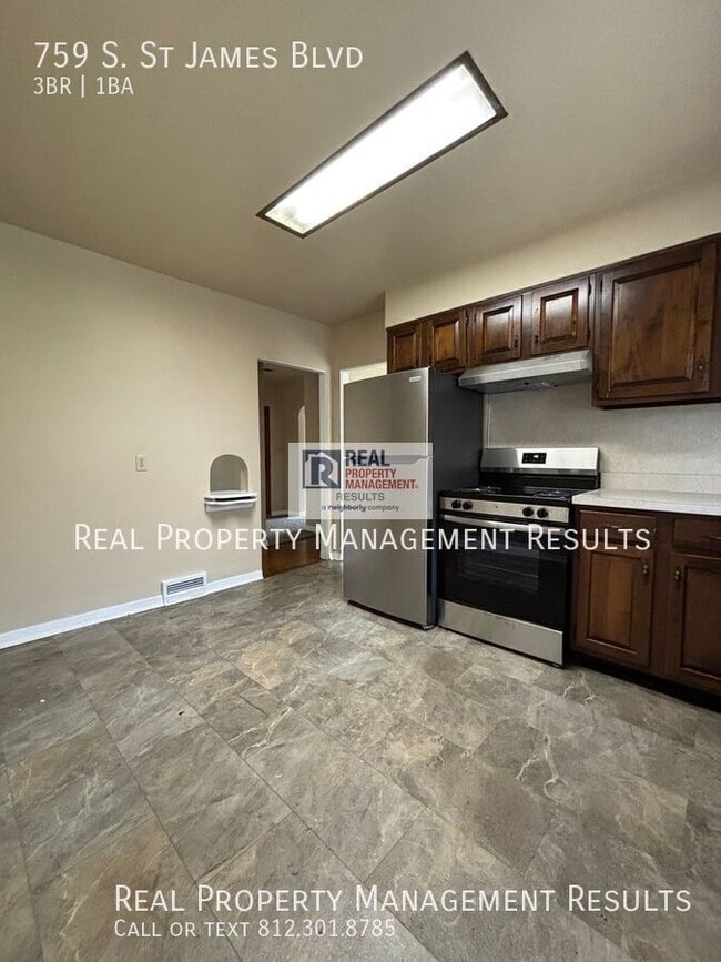 Photo - 759 S St James Blvd