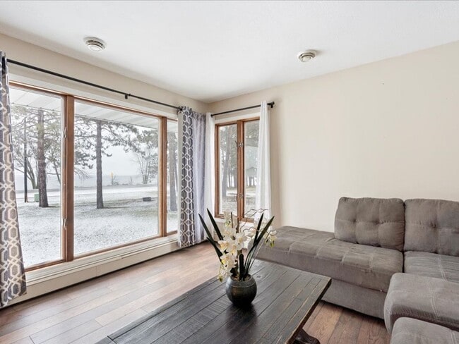 Photo - 3 Bedroom House on Mille Lacs Lake - All U... Unit Lake House