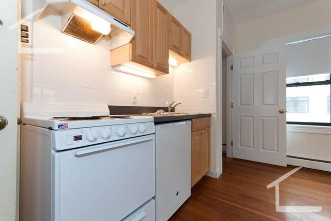 Photo - 9/1 No Fee! Charming, cozy Studio near Longwood/Fenway/Kenmore