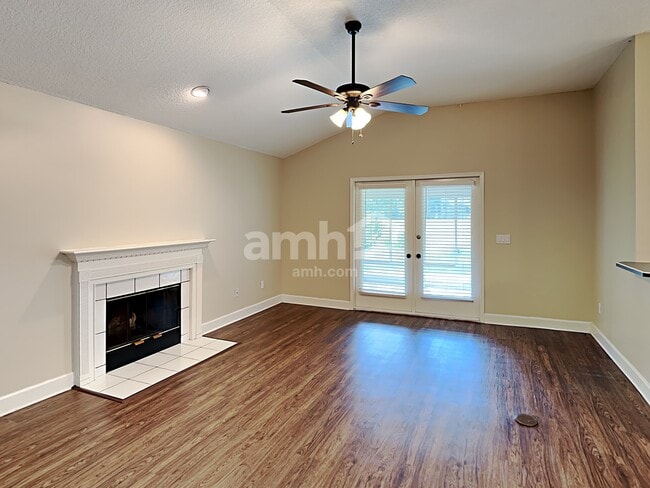 Photo - 805 Putters Green Way N