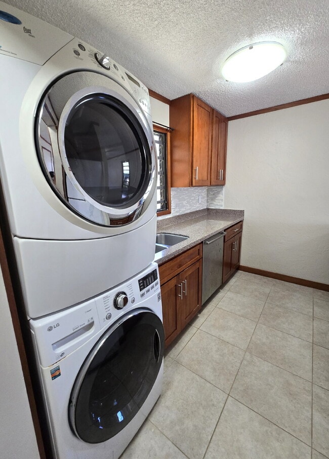 2Br/1.5ba/2pkg Split Level Townhome - Pearlridge Aiea