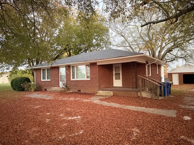 Photo - 929 E Haggard Ave