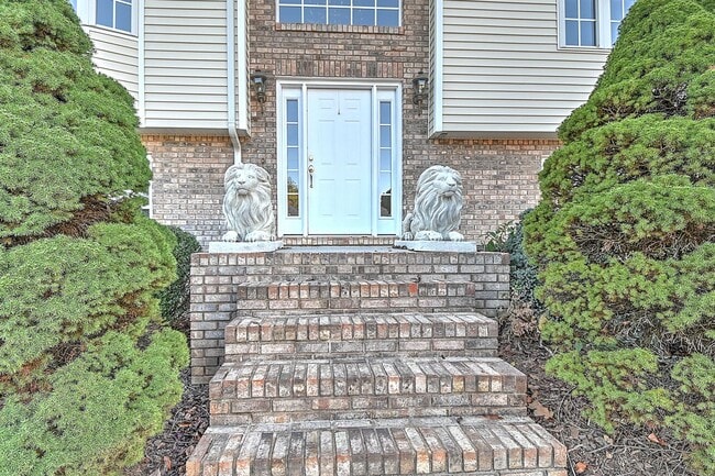 Photo - 168 Old Mill Ct