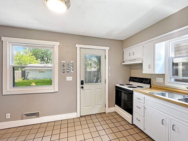 1006 12th Ave SE