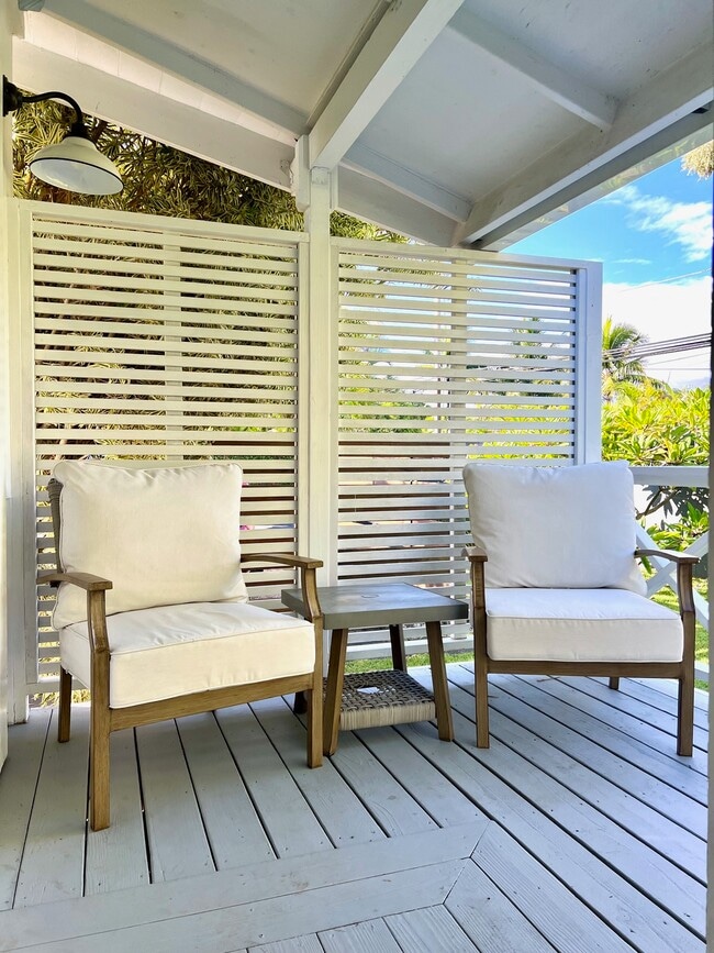 covered porch - 156 N Kalaheo Ave