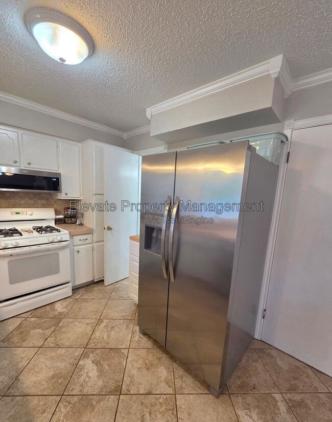 Photo - 4225 Clendon Way