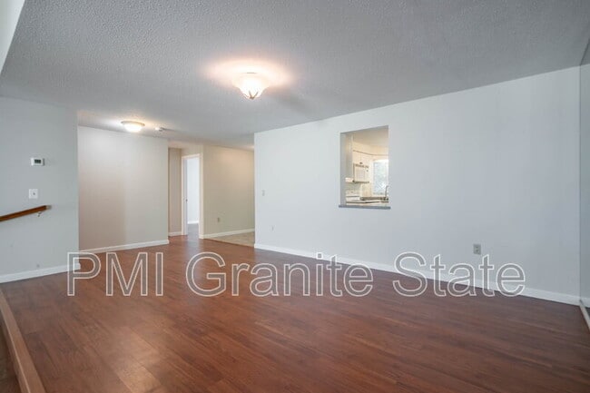 Photo - 44 Walden Pond Dr