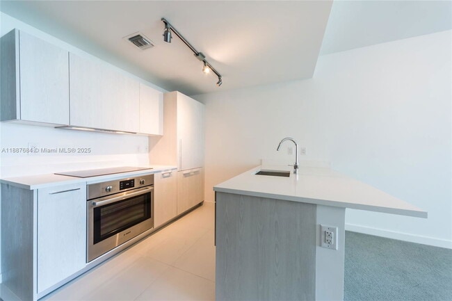 Photo - 501 NE 31st St Unidad 2303