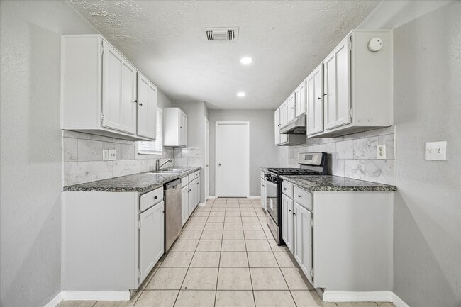 Building Photo - 1911 Green Star Ct