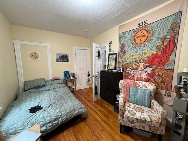 Photo - 3 bed/1 bath in Somerville