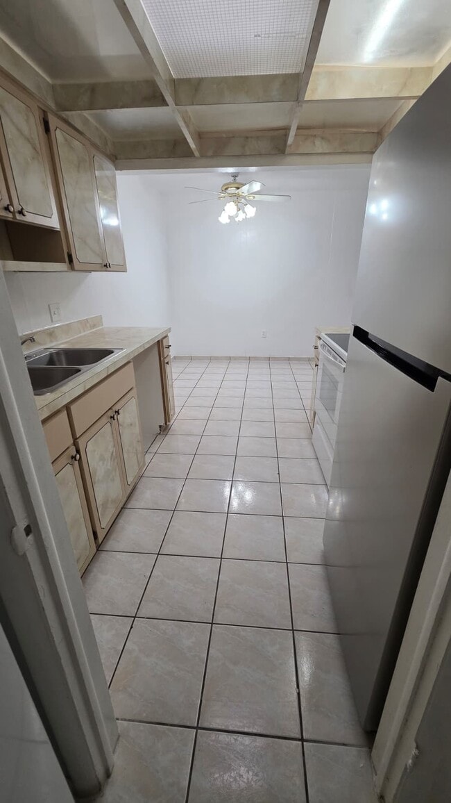 Building Photo - 2929 W Oak Ridge Rd Unit F - 3
