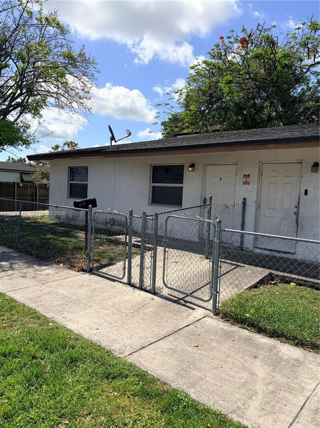 Building Photo - 1329 NW 6th Ave Unit A