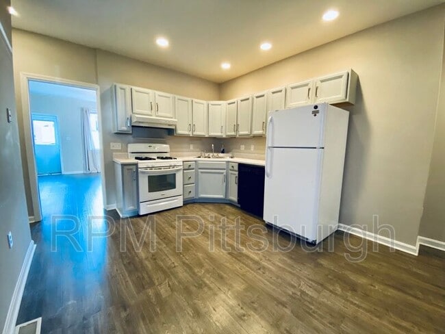 Photo - 109 S 13th St